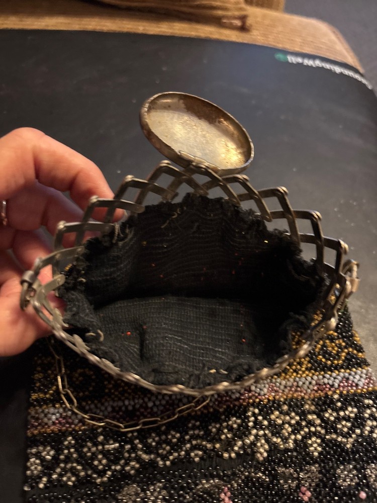 Whiting & Davis expandable purse seed bead beaded