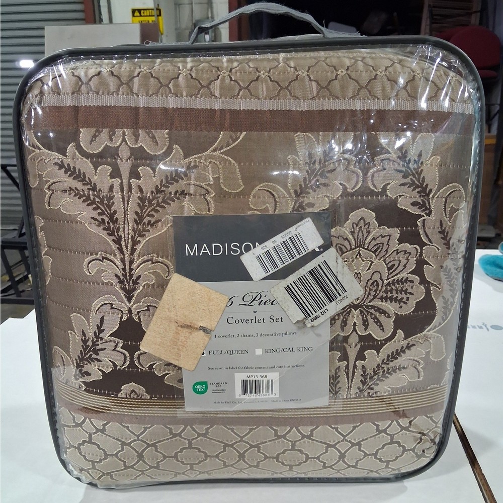 Double/Queen Bedspread Bedding Set Comforter & Sheets, shams Quilt Damask Design
