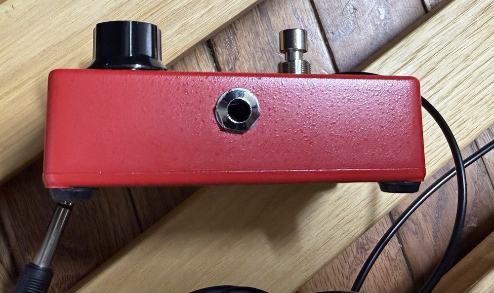 MXR Dyna Comp Red Analog Compressor Effect Pedal for Electric Guitar