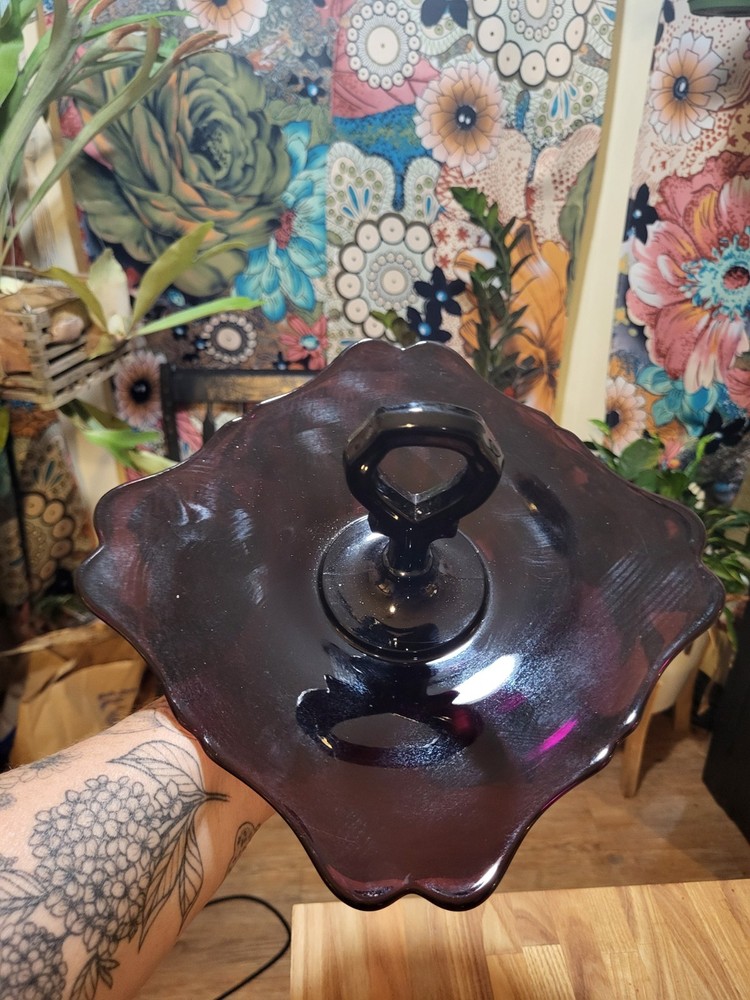 L.E. Smith Black Amethyst Mt. Pleasant keyhole handled serving plate