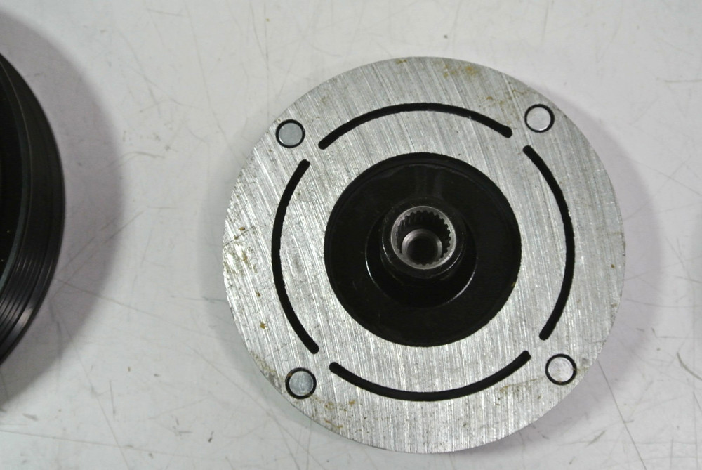 A/C Compressor Clutch ZH2407 (8841008030)