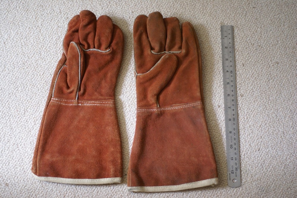 Old suede leather gauntlets, aircrew or dispatch rider (probably British)