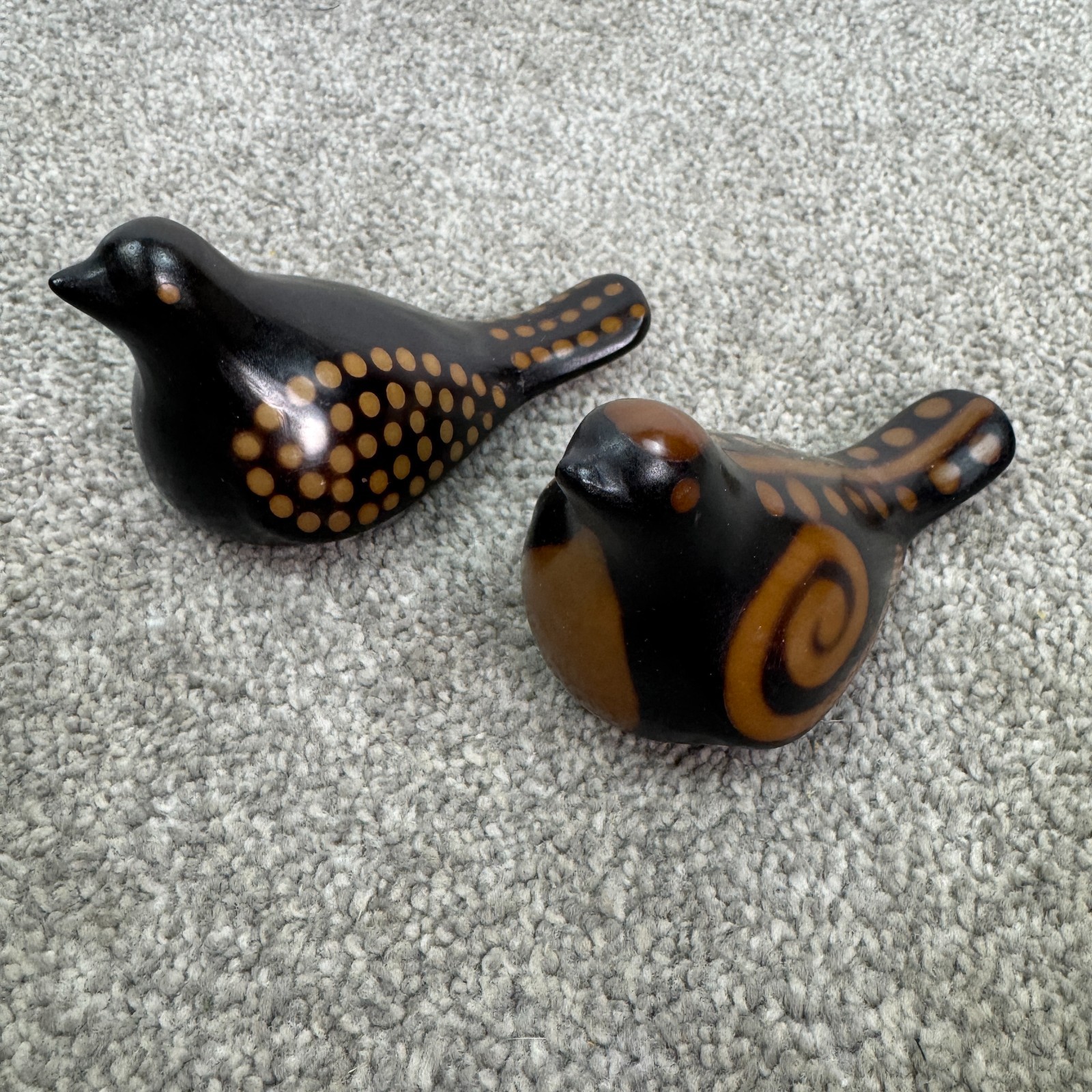 Set Of 2 Vtg Peruvian Handcrafted Chulucanas Birds Dots & Swirl Art Pottery MCM