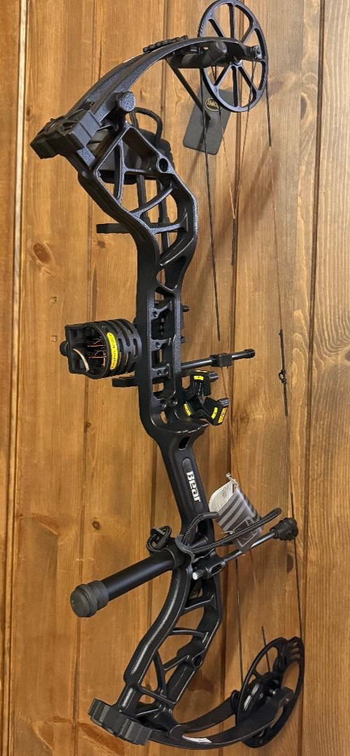 NEW Bear Archery Species EV Bow RTH Package RH 55#-70# Hunting Bow Kit