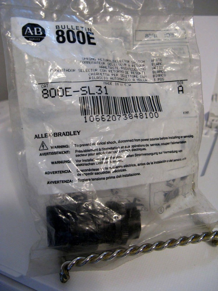 NOS Allen Bradley 800E-SL31 Ser. A - Spring Return Selector Switch White