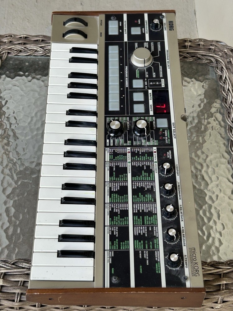 KORG microKORG 37-Key Synthesizer Vocoder ***Working***