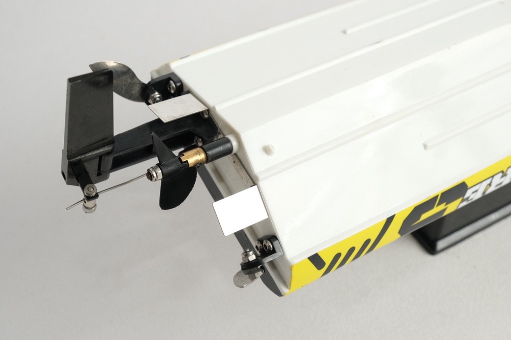 Atomik Barbwire 3 RC Boat Self-Righting