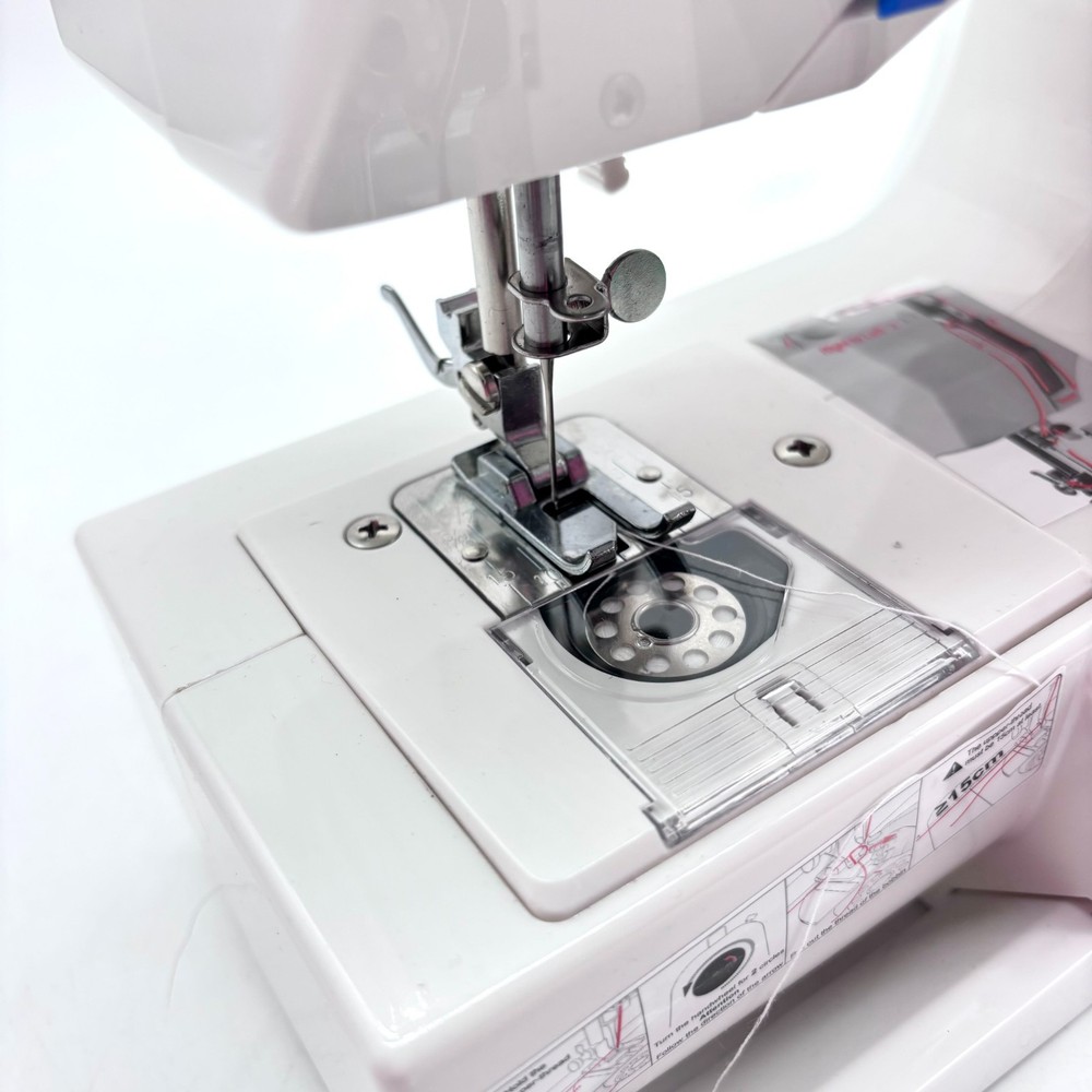 Compact Sewing Machine 14 Stitch Pattern w/ Built In Sewing Light Model UFR-728