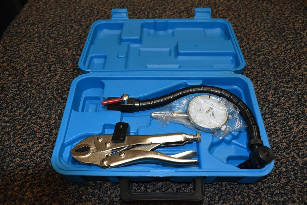 3D103 CENTRAL Storm Dial Indicator Set w/Locking Pliers in Molded Storage Case