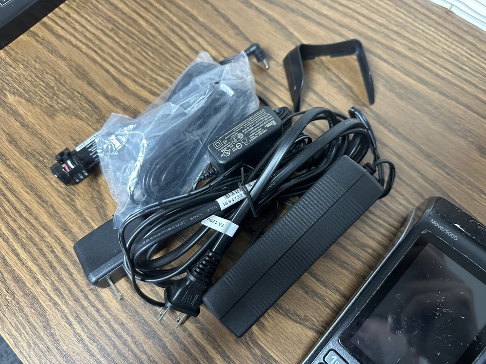 Ingenico Move 5000 w/ Base