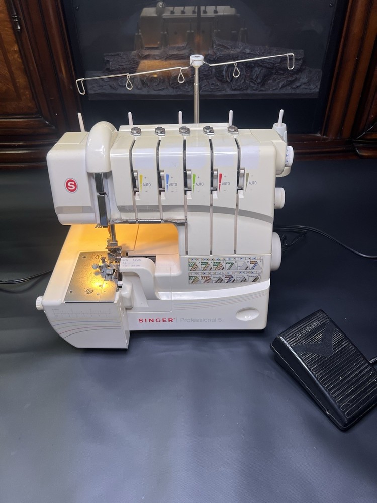 SINGER PROFESSIONAL 5 SEWING MACHINE 14T968DC (WORKING)