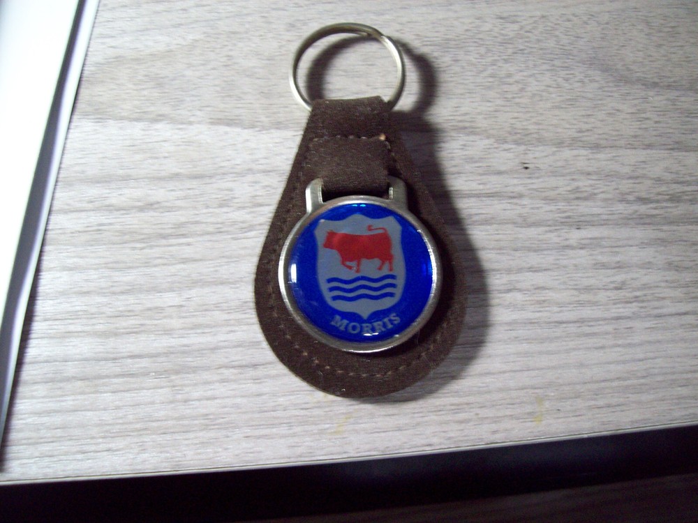 MORRIS MINI COOPER KEY CHAIN....