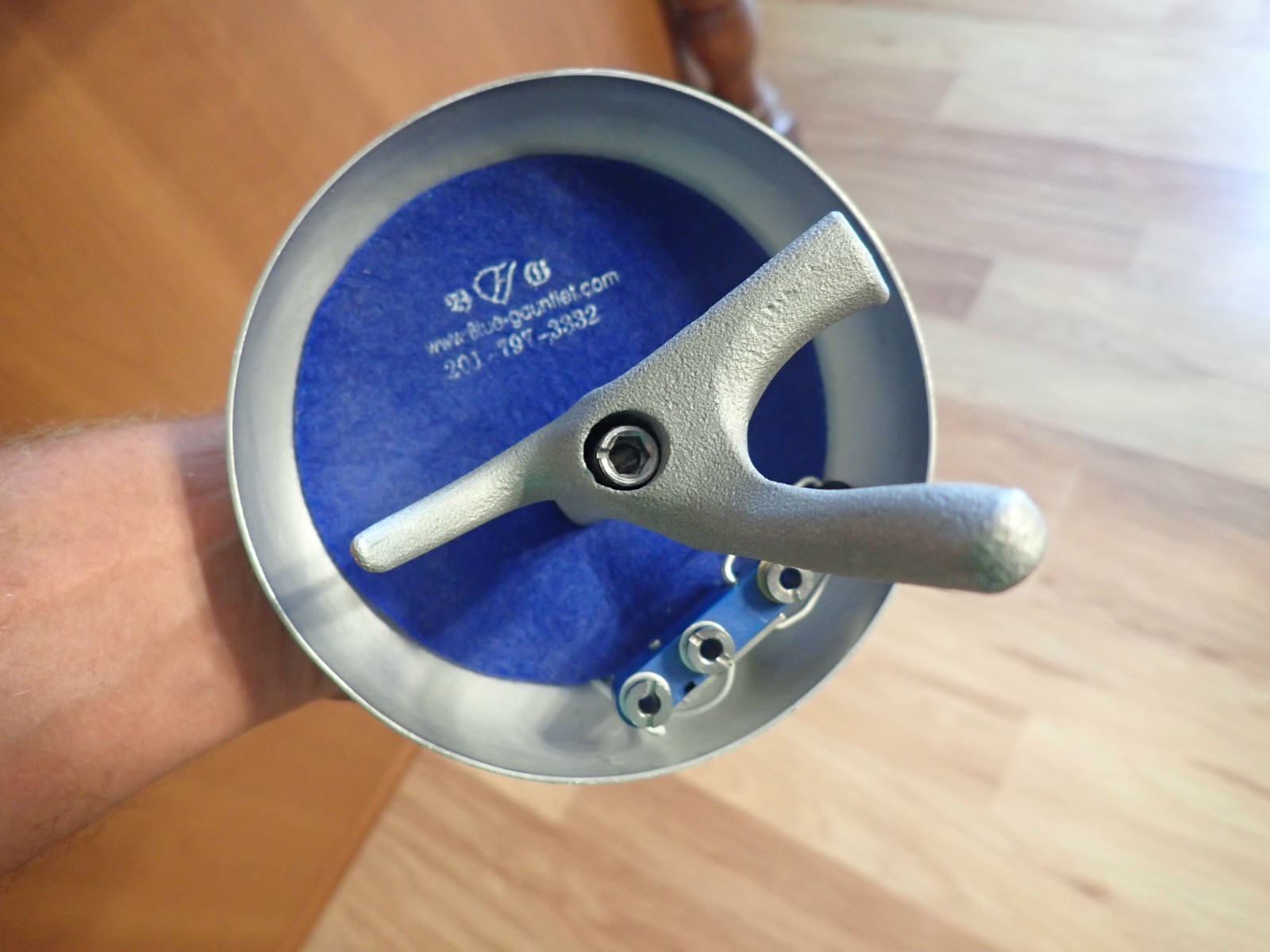 Blue Gauntlet Fencing Saber - Electric Pistol Grip 36" SG 5102