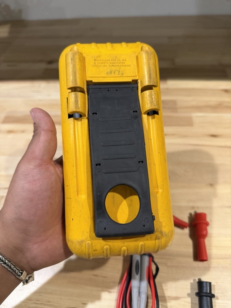 FLUKE 787 PROCESSMETER W/LEADS & CLIPS (SHIPS FAST) (LIGHT DOESNT WORK)