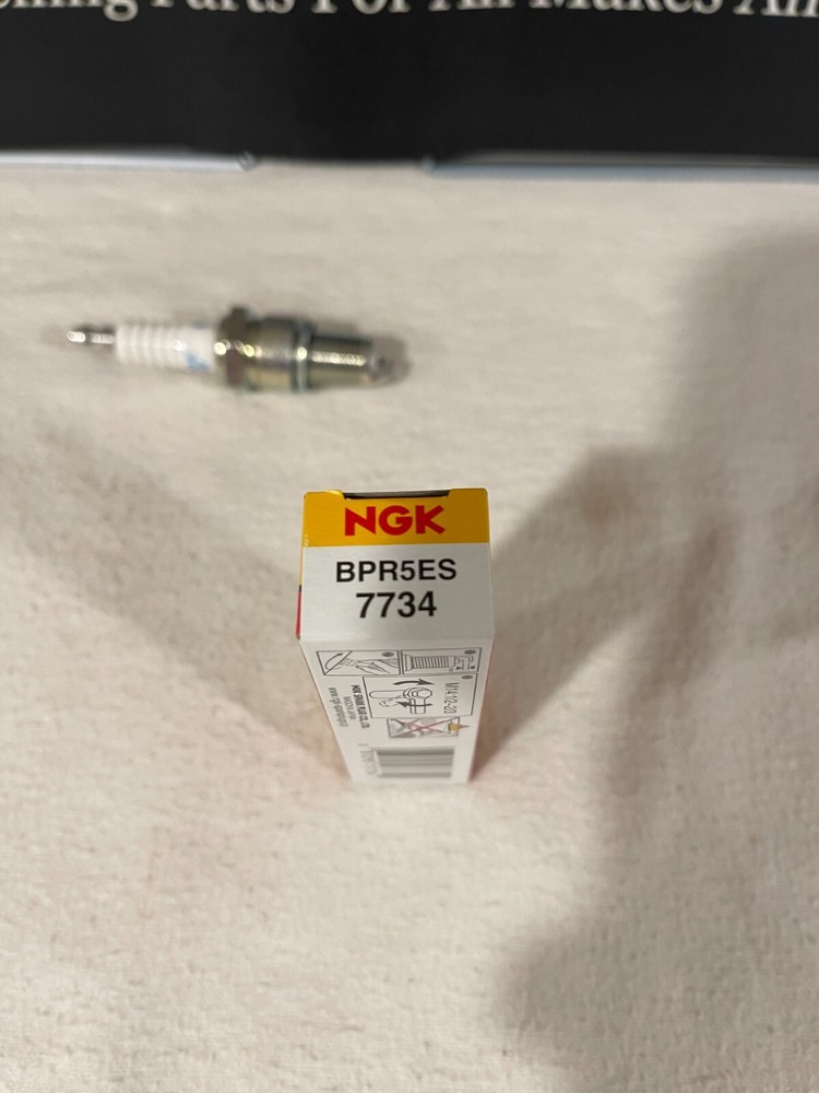 NGK Spark Plug BPR5ES 7734 NOS Part