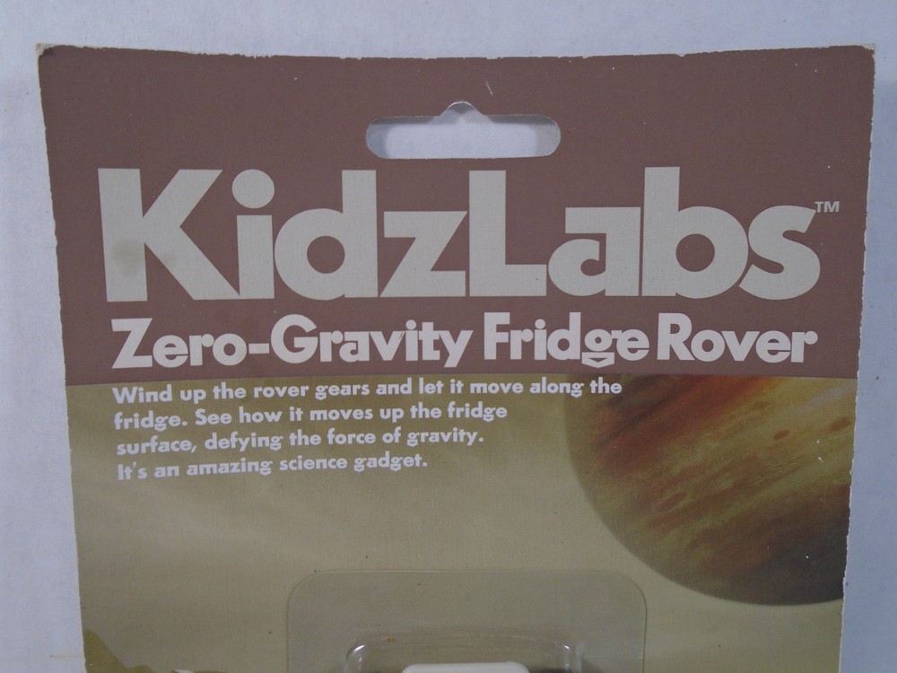 TOYSMITH--4M KIDZLABS--ZERO GRAVITY FRIDGE ROVER (NEW)