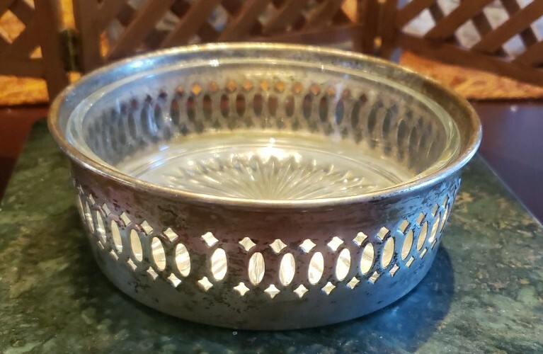 SILVERPLATED WINE COASTER WITH GLASS INSERT