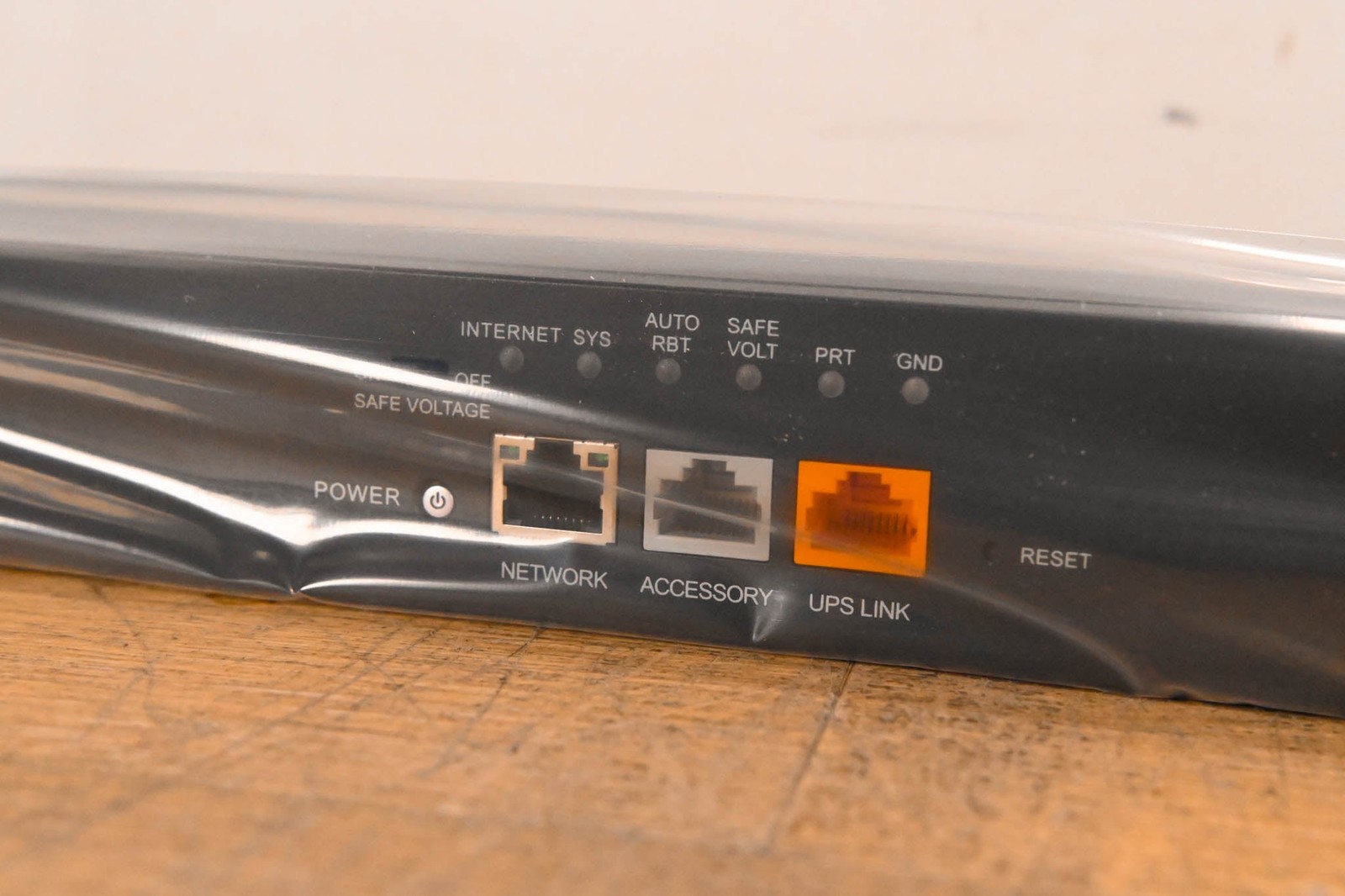 WattBox WB-800VPS-IPVM-12 Vertical IP Power Conditioner (12 Outlets) CG01UH7