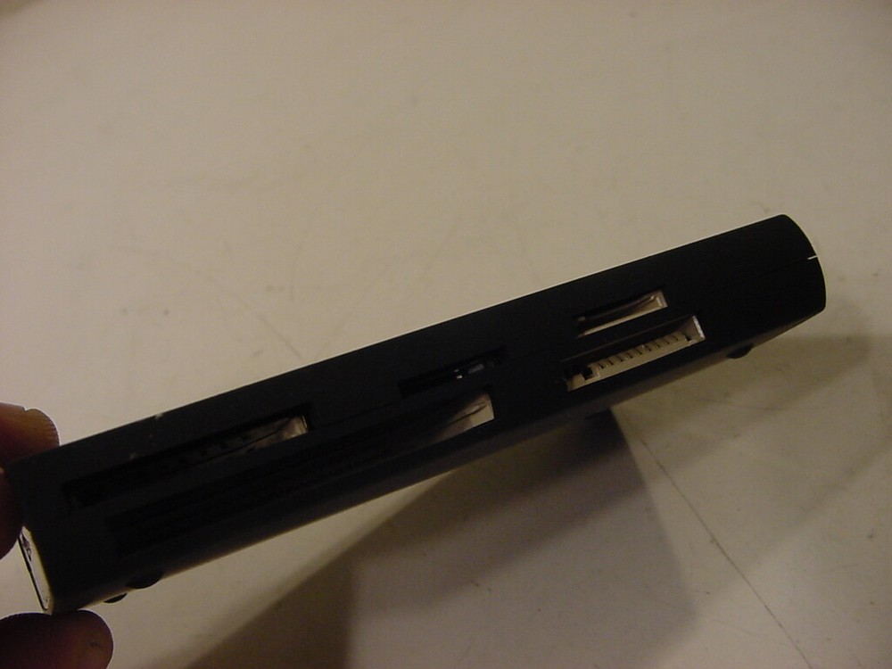 PROMASTER CODE 3484 USB 2.0 COMBO CARD READER ALL IN 1 CARD READER WITH USB