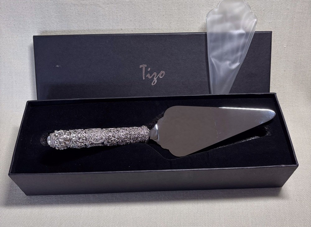 Tizo Jeweled Handle Pie Server