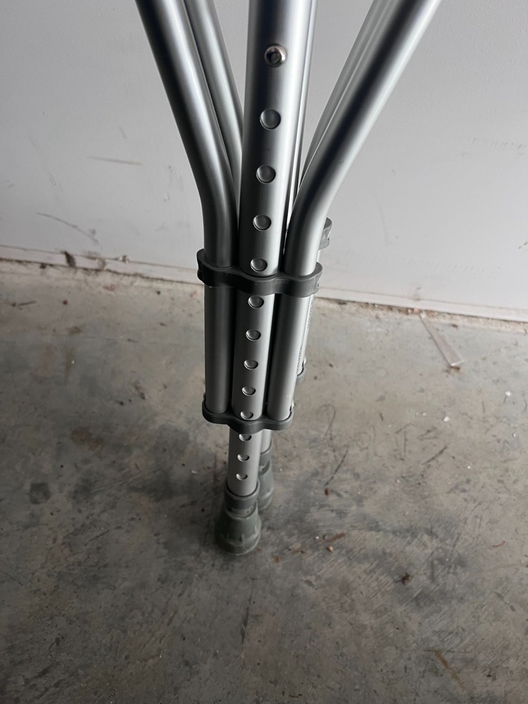 Walgreens Universal Adjustable Height Lightweight Aluminum Pair Crutches