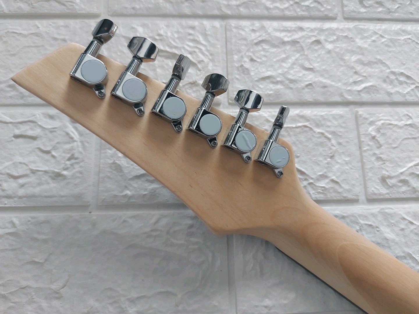 NEW Maple Guitar Neck w/ Rosewood Fretboard 24 Frets Shark Fin Markers & Tuners