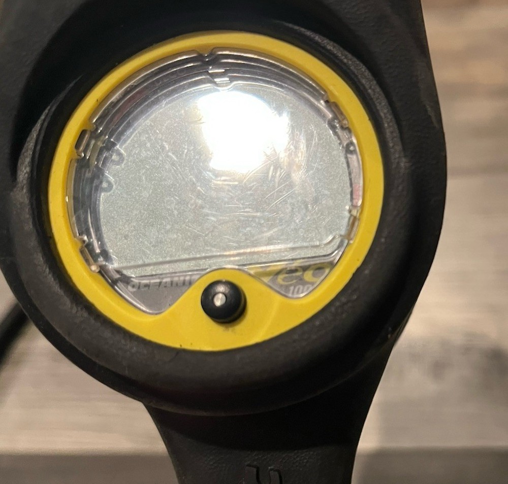 Oceanic VEO 100 Computer with Pressure Gauge and Compass Untested