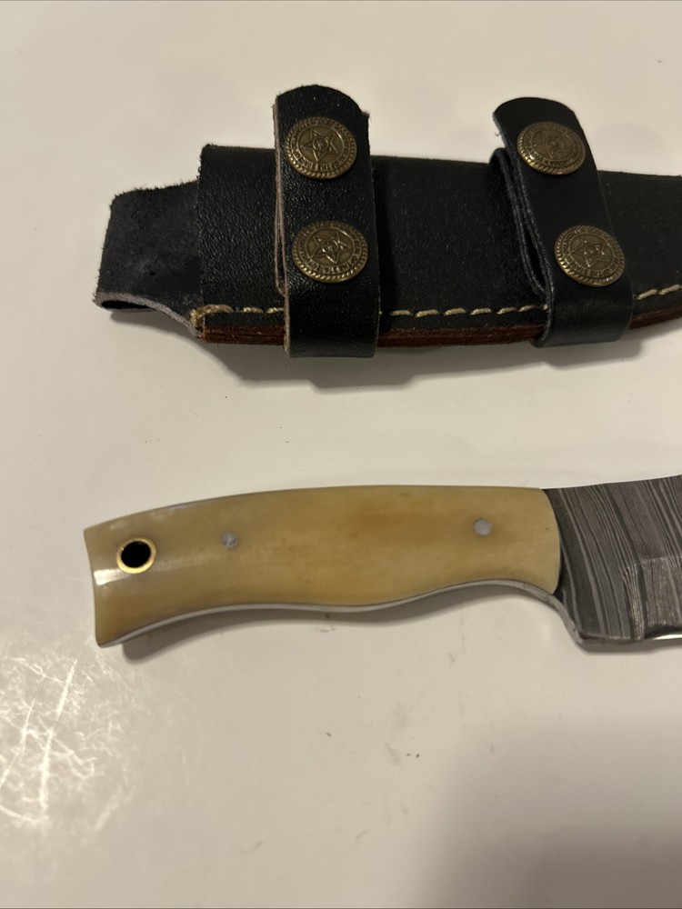 Fixed Blade Knife With Sheath And Box