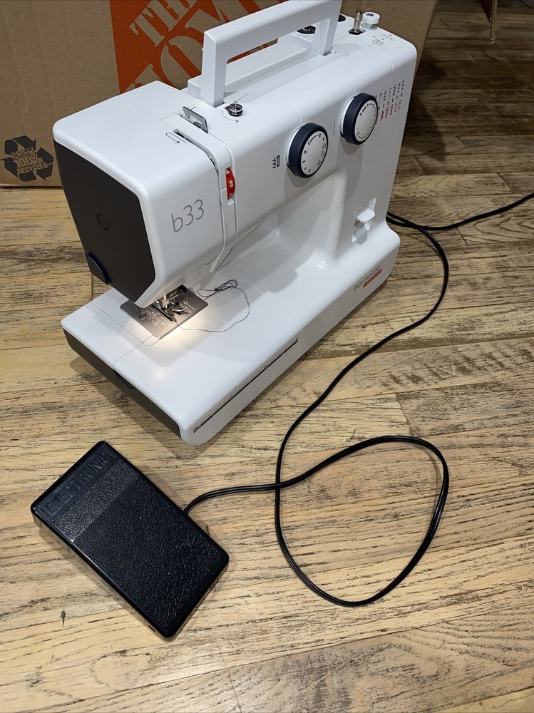 Bernette 33 Swiss Design Sewing Machine