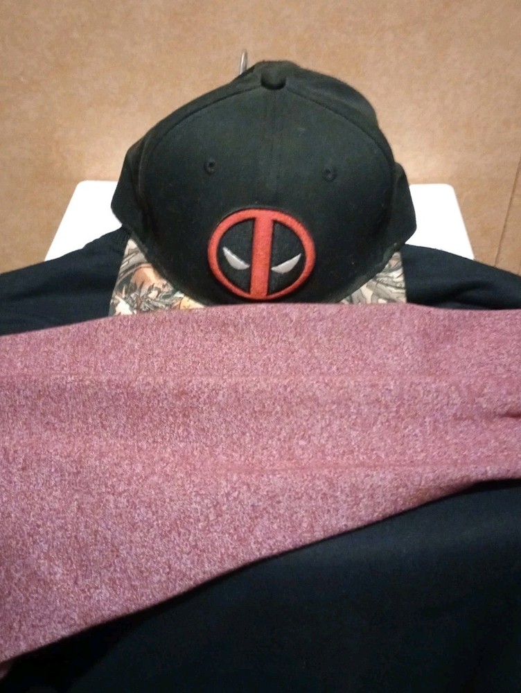 Mens Jacket + Hat Set / Deadpool Baseball Style Jacket (med) + Snapback Hat(Med)