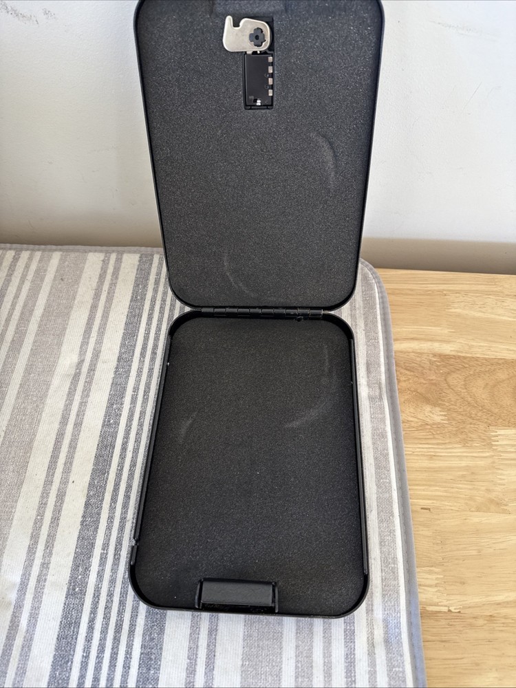 GunVault Nanovault NV300 Code Never Set —Clean -Black