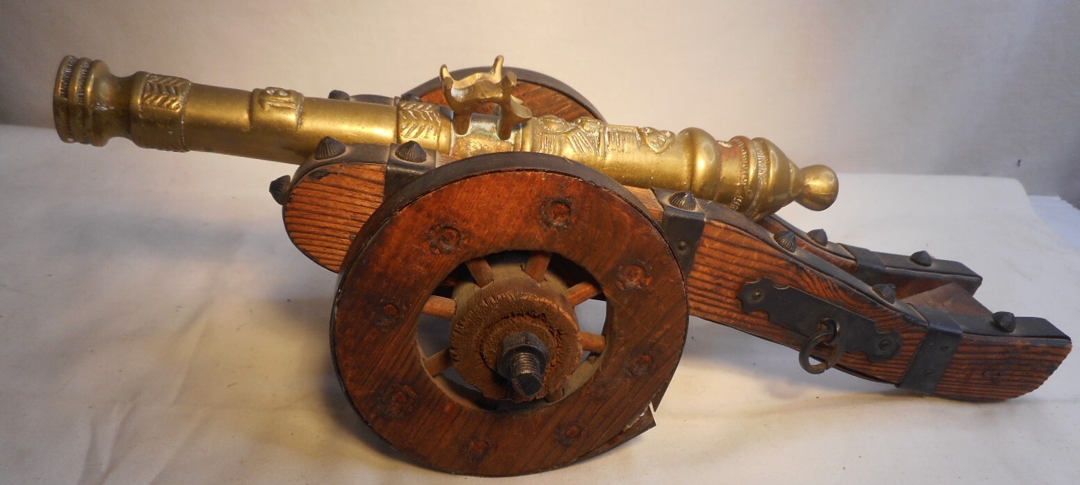 Model of a Spanish Field cannon Brass-Wood & Steel Frame 13" L x 6" W x 4-1/2"H