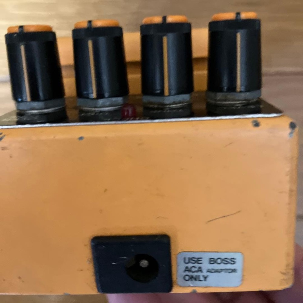 BOSS DF-2 Feedbacker & Distortion Guitar Effects Pedal Feedback Effect