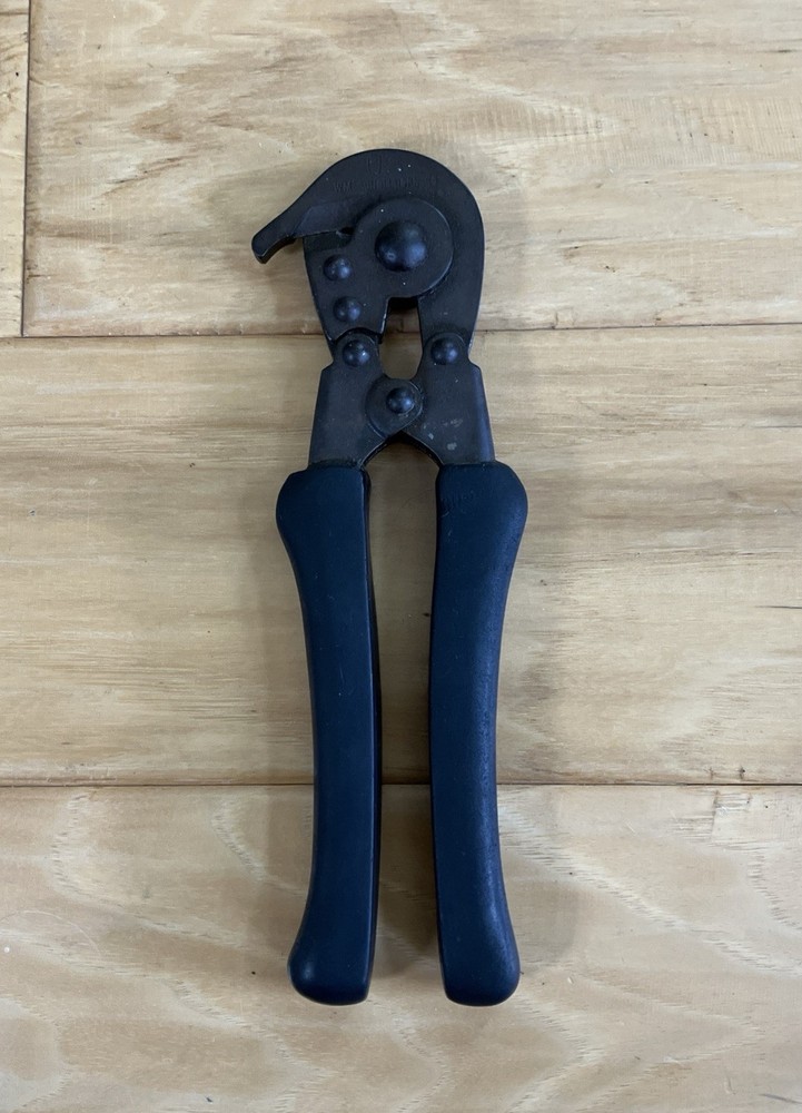 Original WWII US Army M1938 Wire Cutter WM SCHOLLHORN - DATED 1941