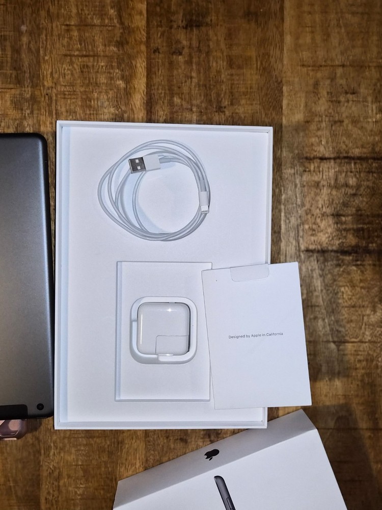 Apple Tablet 9th Generation 10.2 with Keyboard Folio** Open Box