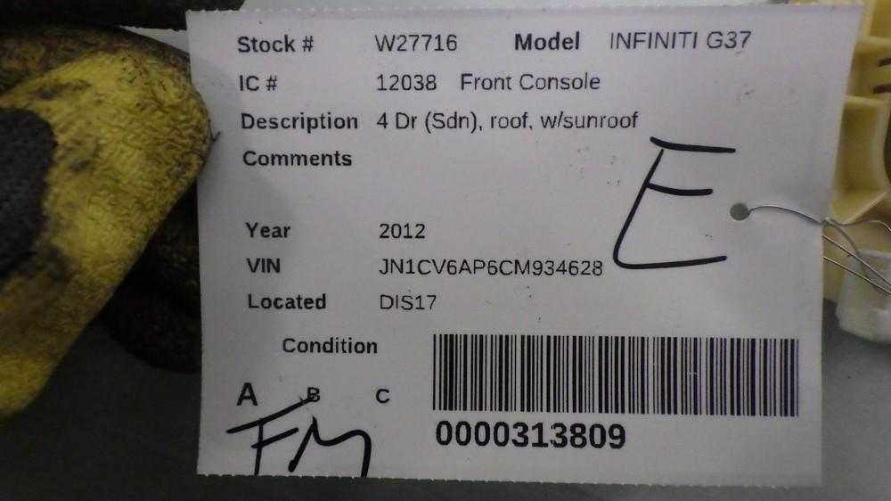 12 INFINITI G37 Front Console