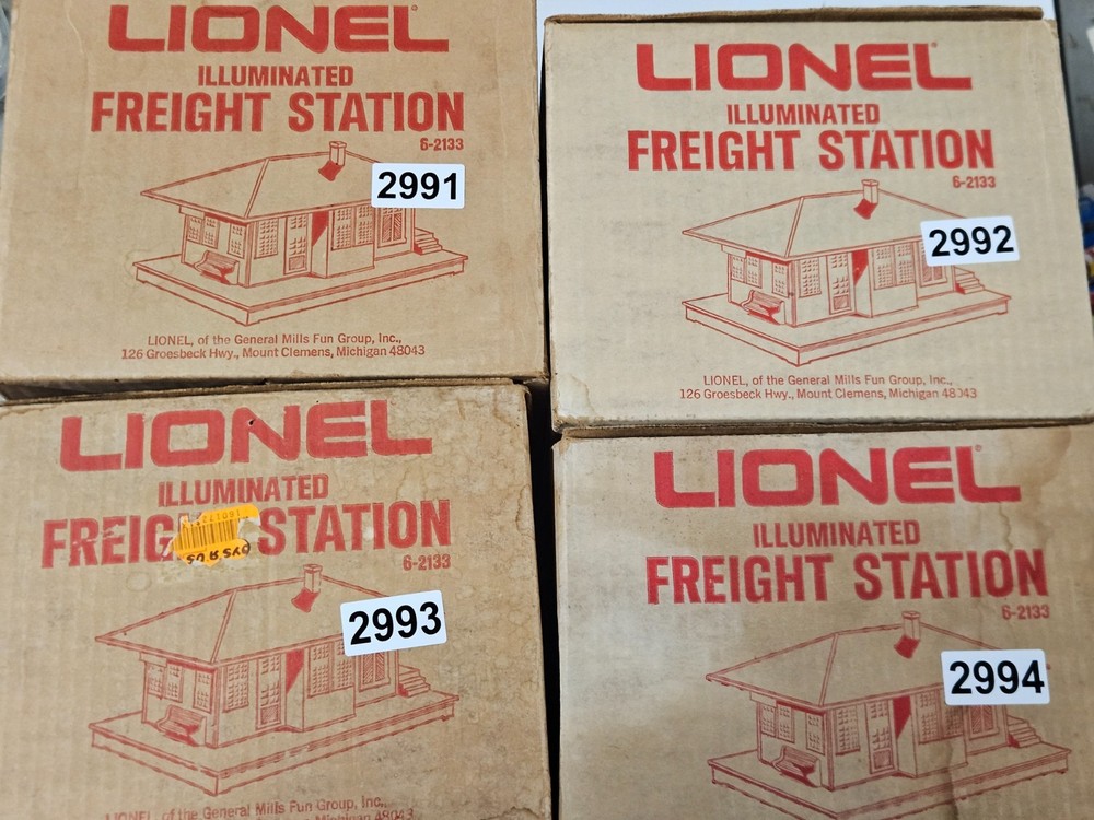 LIONEL 6-2133 Illuminated Freight Station