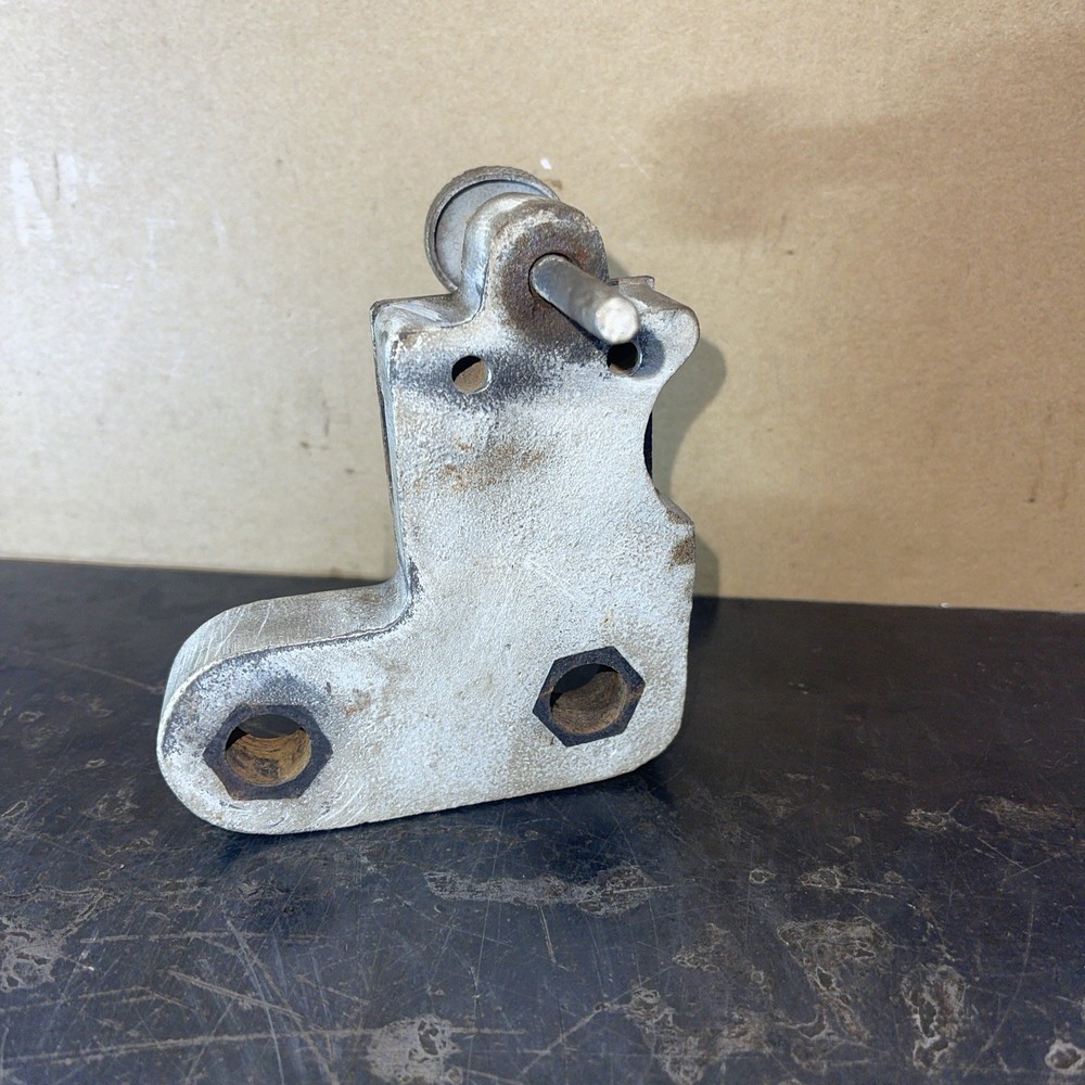 2 1/2HP Waterloo Contract Engine Push Rod Guide Holder Block Hit Miss Engine