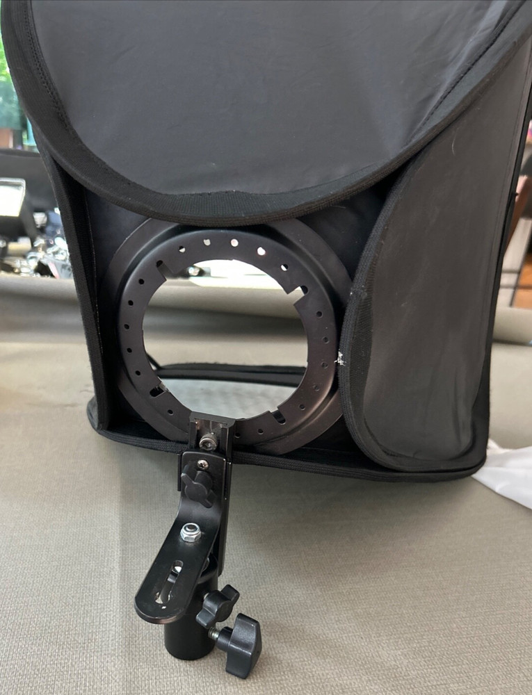 Flash Soft box w/ Hot shoe mount-24"square with relective & soft white-foldable