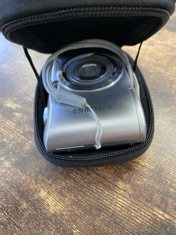 Samsung Compact Digital Camera No Batteries But Does Have A SD Card, Untested