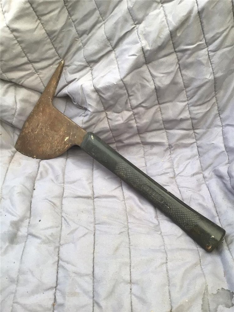 SHORT ROCK PICK AXE UNBRANDED