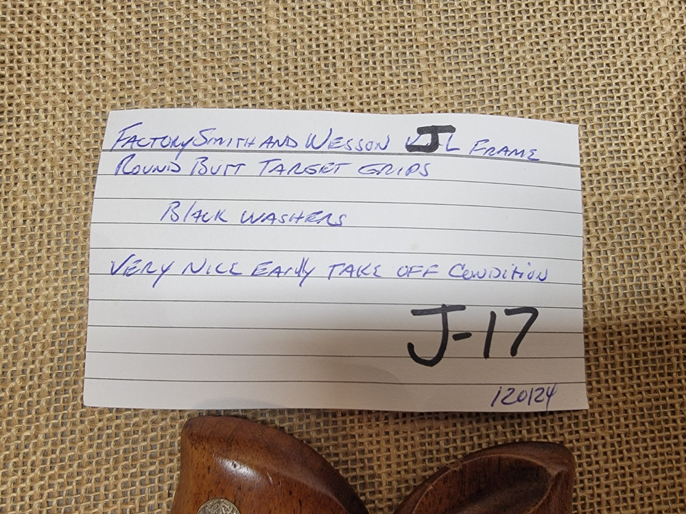 Original Smith & Wesson J Frame Square Butt Presentation " Target " Grips NICE