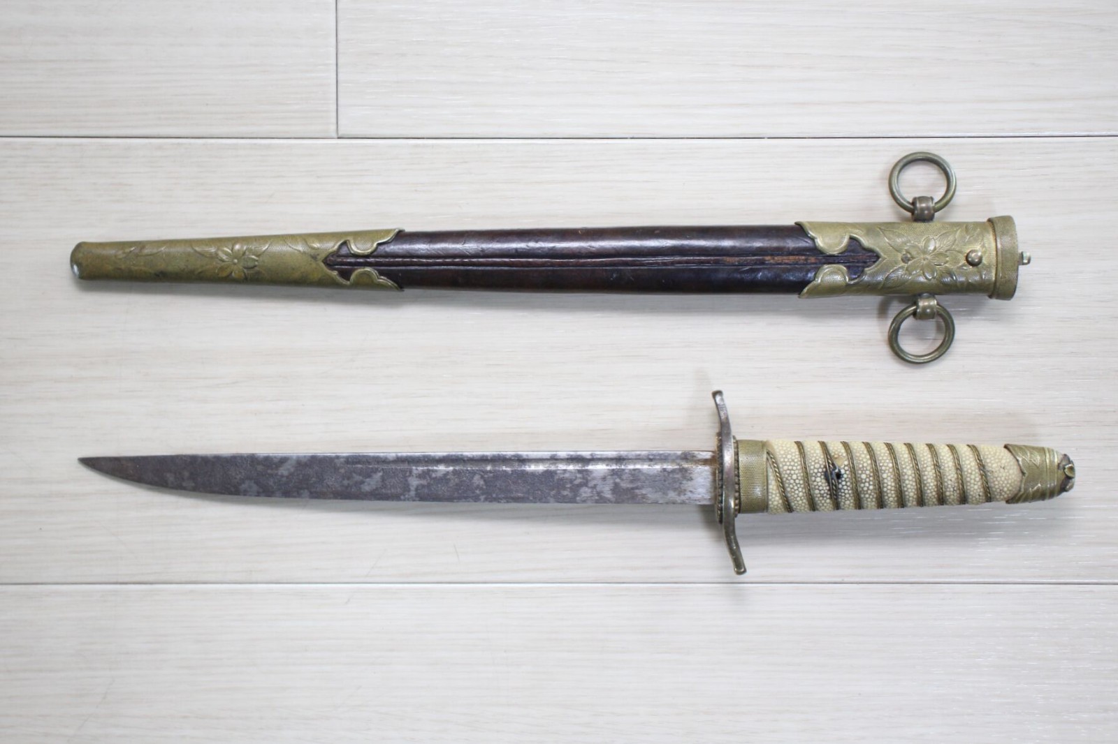 WWII Japanese Navy Dirk Mid War Brass Fittings Resin Handle 8" Blade  J30