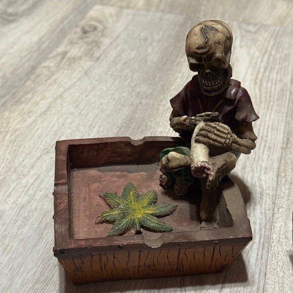 Resin skull plant decor buds tray bundle
