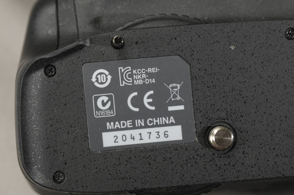 Nikon MB-D14