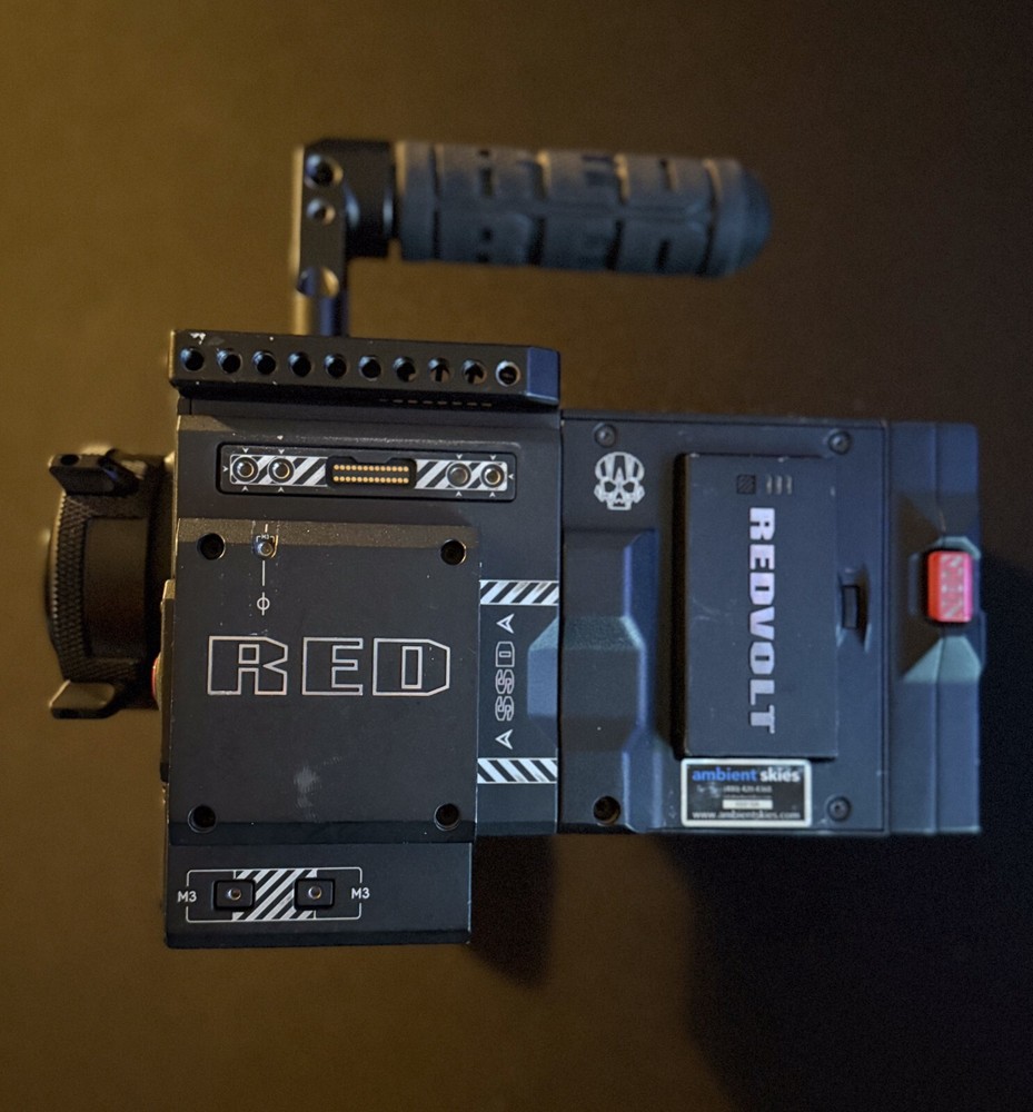 RED DSMC2 Helium 8K Super 35 Digital Cinema Camera Bundle
