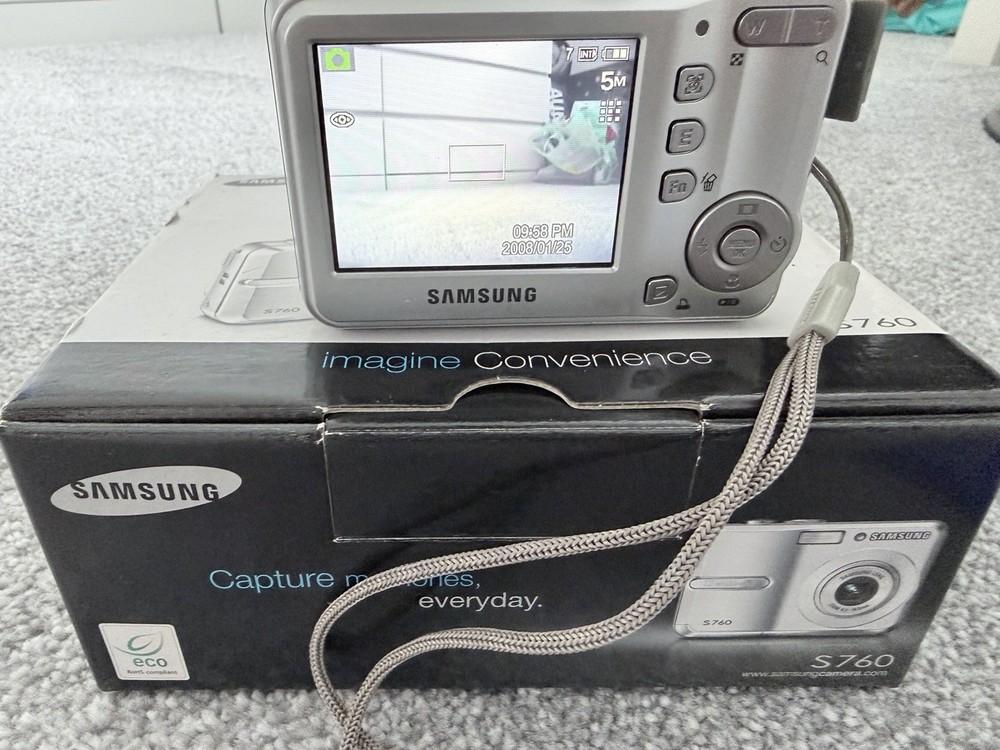Samsung Digimax S760 7.2MP Digital Camera - Silver