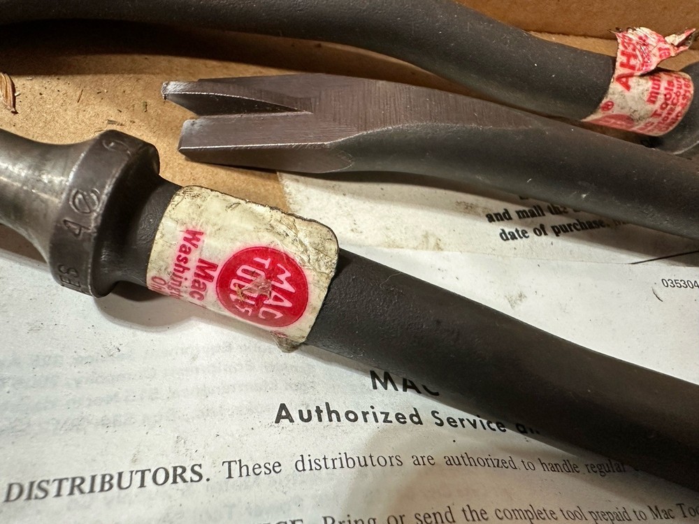 Matco Tools AH121 Air Chisel W/ Tool Bit