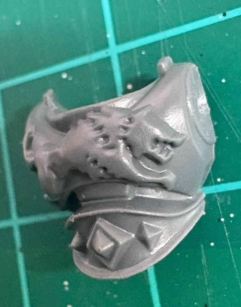 Space Wolves Torso Armour Type D Front Chest Wolf Icon Bit Warhammer 40K Kitbash