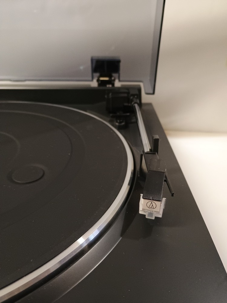 AUDIO-TECHNICA AT-LP2D USB Record Player - Barely Used